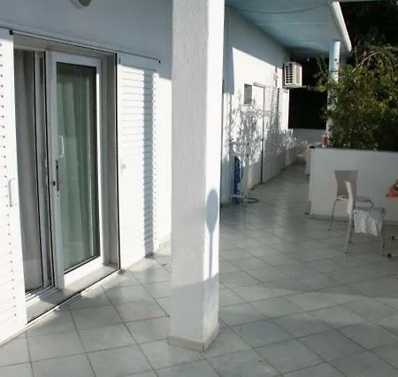 Apart Otel Dimitris *